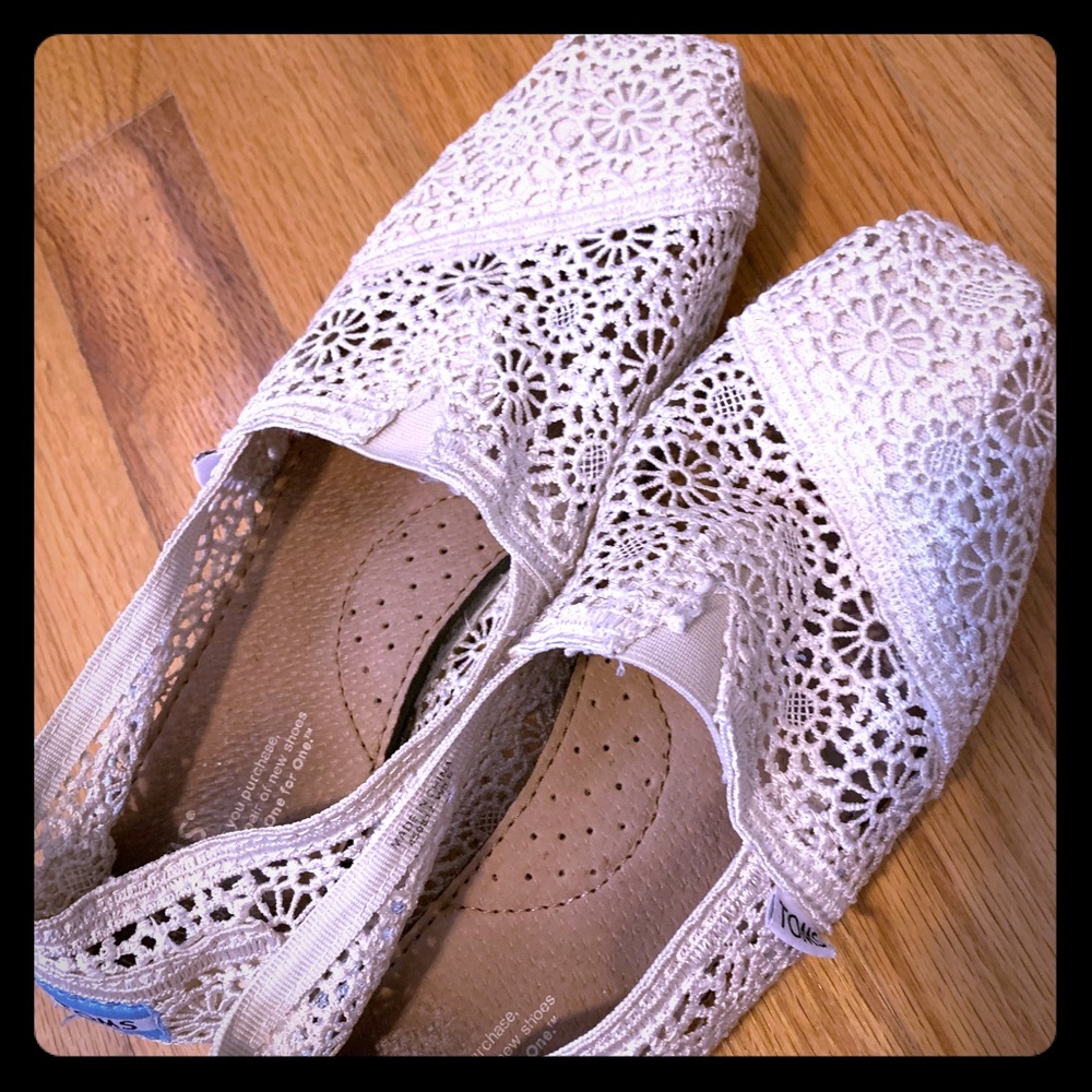 Women’s Toms lace flats